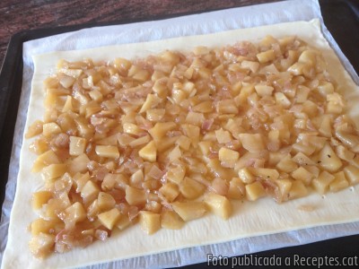 Recepta de cuina de Pasta de full amb botifarra negre i poma