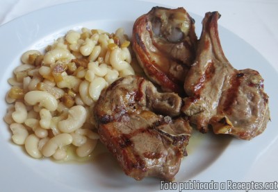 Recepta de cuina de Xai a la brasa amb mongetes del ganxet