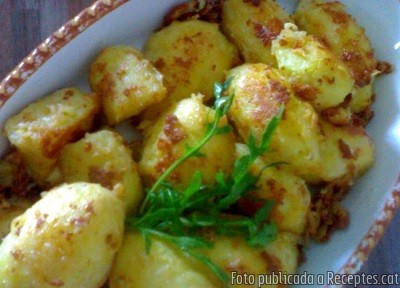 Patates amb crosta de sèsam i parmesà