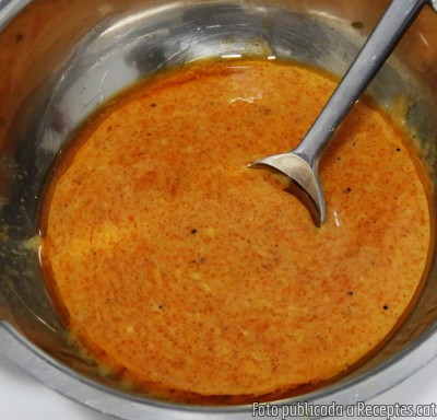 Recepta de cuina de Llamàntol bullit amb salsa de romesco amb toc de mostassa