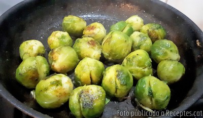 Recepta de cuina de Llom sencer al forn amb ametlles i llet