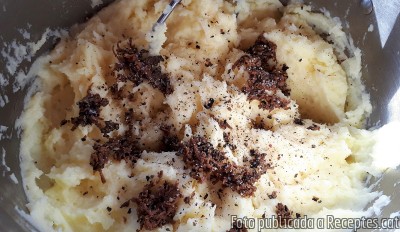 Recepta de cuina de Llom sencer al forn amb ametlles i llet