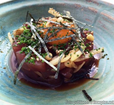 Recepta de cuina de Maguro tàrtar (de tonyina) amb salsa
