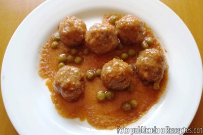 Recepta de cuina de Mandonguilles amb salsa de tomàquet