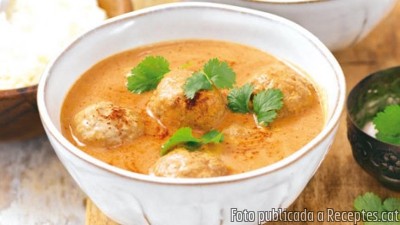 Recepta de cuina de Mandonguilles amb salsa de tomàquet i coco