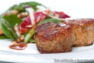 Recepta de cuina de Medalló de filet blanc de porc al pebre verd i puré de poma àcida