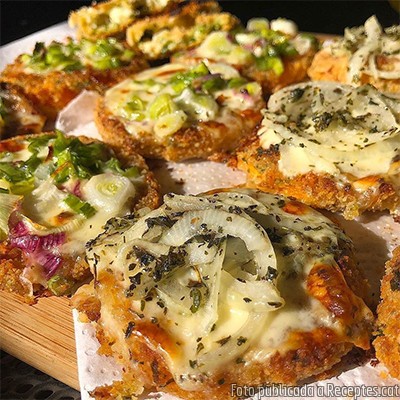 Milaneses fugazzeta argentines de carabassa i formatge amb cibulet