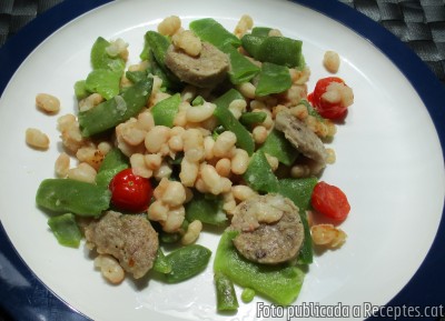 Recepta de cuina de Mongetes dos textures, saltades amb botifarra