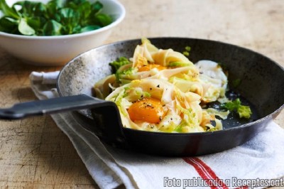 Recepta de cuina de Nius de fideus amb col rissada i ou
