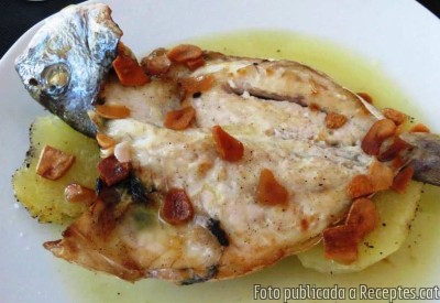 Recepta de cuina de Orada al forn amb llit de patata a la donostiarra