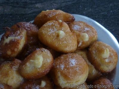 Bunyols de vent farcits de crema
