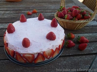 Pastís bicolor de maduixes i mascarpone