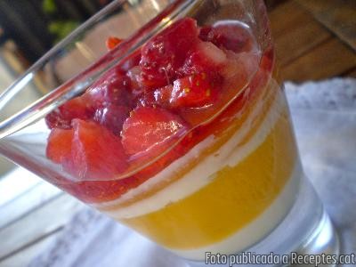 Bavaresa de formatge fresc i mango
