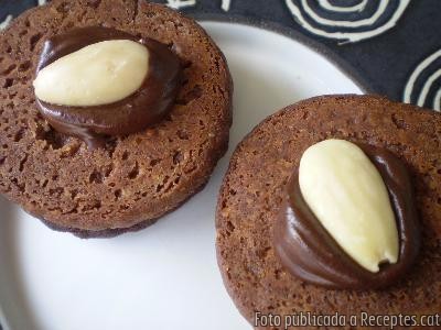 Galetes dobles de xocolata i ametlla