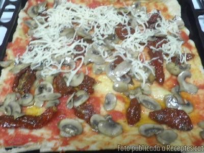 Recepta de cuina de Pizza casolana