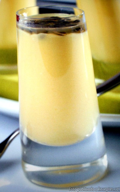 Recepta de cuina de Crema de formatge i mango