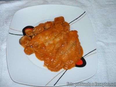 Lluç amb salsa d'ametlles amb gambes i cloïses