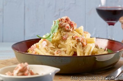 Recepta de cuina de Pasta amb xucrut i salsa de nata al pebrot vermell