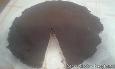 Recepta de cuina de Pastís de coco amb cobertura de xocolata