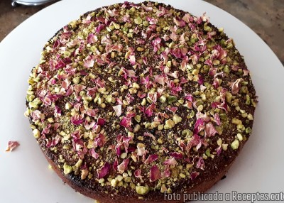 Recepta de cuina de Pastis de festucs i semolina amb aigua de roses