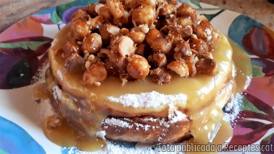 Recepta de cuina de Pastís de formatge amb salsa de caramel i macadàmies