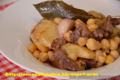 Cassola de patates, cigrons i vedella al cava rosat