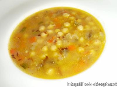 Sopa de cigrons amb verdures i alga dulse