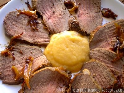 Vedella rostida amb puré de poma