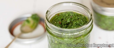 Recepta de cuina de Pesto de col-kale amb xili