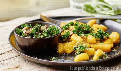 Recepta de cuina de Pesto de col primavera-Kale