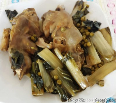 Recepta de cuina de Peus de porc amb bledes i pèsols