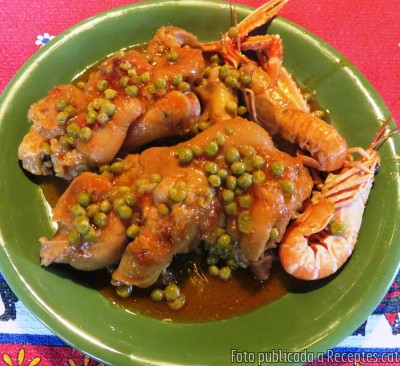 Recepta de cuina de Peus de porc estofats amb escamarlans i pesols extrafins