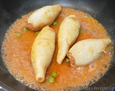 Recepta de cuina de Peus de porc guisats amb calamars farcits