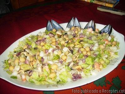 Recepta de cuina de Amanida de cigrons amb fruits del mar
