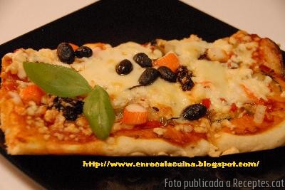 Pizza de tonyina i surimi