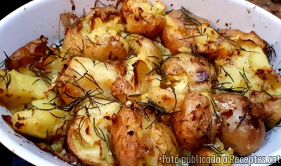 Recepta de cuina de Pollastre al forn i patates amb romaní i llimona