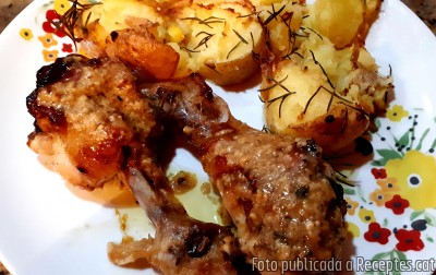 Recepta de cuina de Pollastre al forn i patates amb romaní i llimona