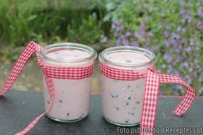 Recepta de cuina de Postres de iogur grec amb maduixa, llimona i llavors de magrana