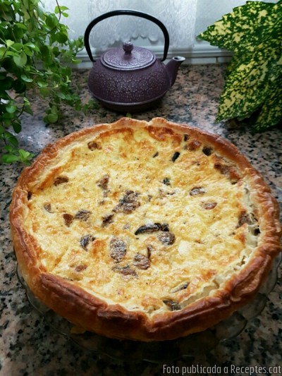 Quiche de bolets i gambes