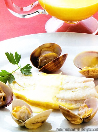 Recepta de cuina de Rodaballo con almejas y champiñones
