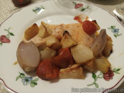 Salmo llest per menjar Recepta de cuina de Salmó al forn