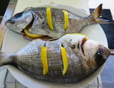 Sards al forn amb patates i ceba