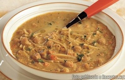 Recepta de cuina de Sopa de cigrons amb gingebre i  pasta