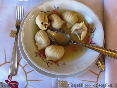 Recepta de cuina de Sopa de galets farcits de carn picada