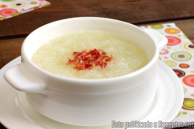 Recepta de cuina de Sopa freda de meló, amb encenalls de pernil
