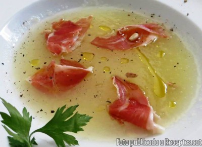 Recepta de cuina de Sopa freda de meló amb pernil