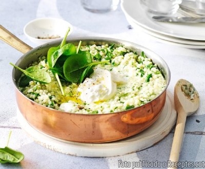 Recepta de cuina de Ordi perlat amb espinacs i formatge mozzarella