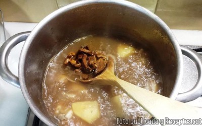 Recepta de cuina de Suquet de rap amb rossinyols de Collsacreu Arenys de Munt (Maresme)