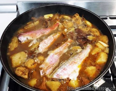 Recepta de cuina de Suquet de rap i molls, amb rossinyols i pols de ceps