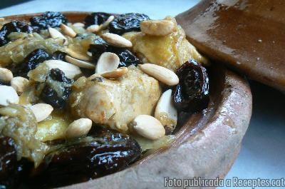 Recepta de cuina de Tagine de pollastre, prunes i ametlles